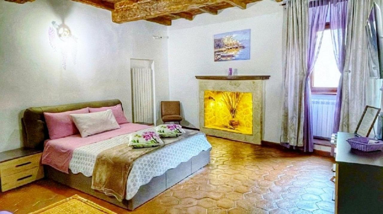 Casa Del Glicine-Monolocale Centro Storico Con Parcheggio Gratuito, E Self Check-In Apartment Bagnoregio Exterior photo